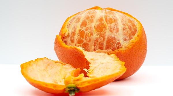 portocalele se mananca cu tot cu pielita de ce sa nu o mai cureti