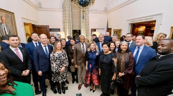 primarul din new york a participat la receptia organizata de consulatul general al romaniei cu ocazia zilei nationale