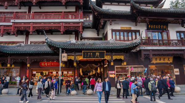 cat de puternic se simte comunismul pe strazile din china si cand pot chinezii sa critice regimul video