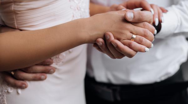 un chinez patriot si destul de gras isi cauta sotie online cum vrea sa si atraga viitoarea partenera