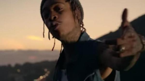 rapperul wiz khalifa care a fumat marijuana la beach please condamnat la inchisoare cu executare in romania