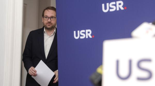 cum ar urma sa voteze usr la motiunile simple de luni impotriva ministrilor predoiu si marinescu