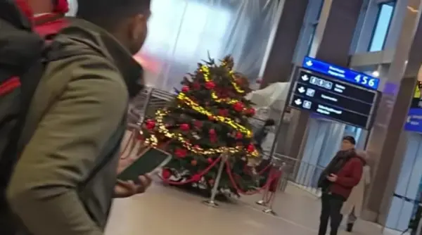 cuplu din moldova dezamagit de cum e decorat aeroportul otopeni inainte de craciun comparatie cu aeroportul chisinau am ajuns in europa video