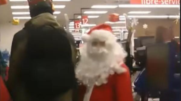 un grup de mosi craciun si elfi a jefuit un supermarket din montreal pentru a ajuta persoanele nevoiase