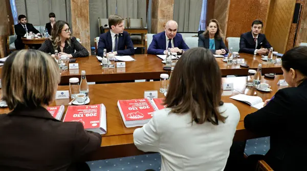 cine a participat la guvern la prima intrunire a comitetului pentru analiza si revizuirea legislatiei din justitie
