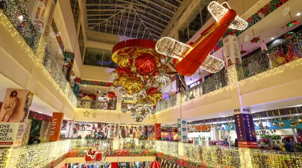 program de sarbatori pentru mall uri si supermarketuri zilele in care sunt deschise
