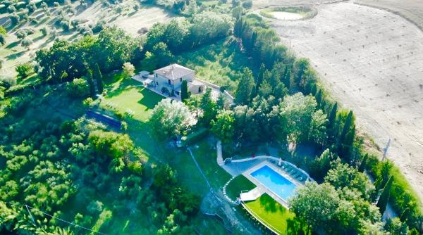 in timp ce n bucuresti vorbim despre proprietati de milioane de euro o casa in toscana porneste de la 100 000 de euro foto