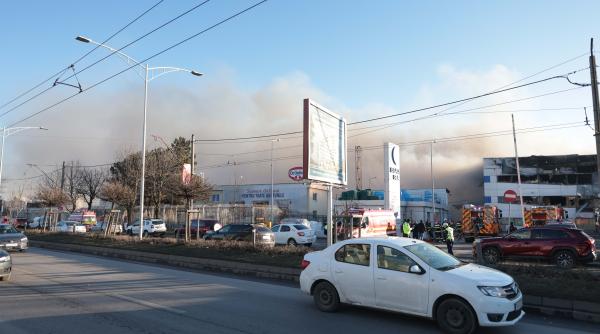 norul de fum de la incendiul din sectorul 6 s ar putea deplasa catre sud est
