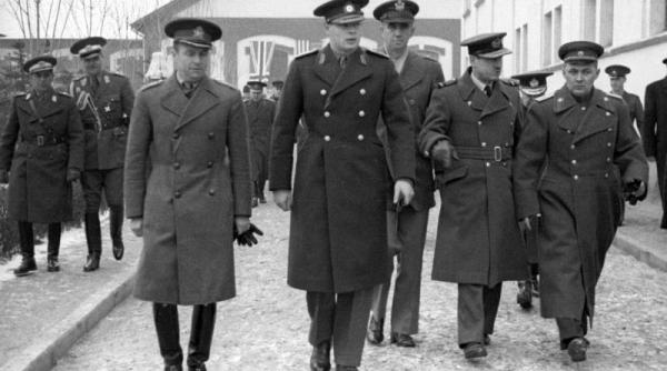 greseala regelui mihai de la 23 august 1944 ordinul care a lasat sute de mii de militari romani la mana sovieticilor