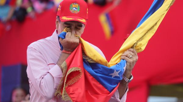 gol aerian deasupra venezuelei dupa atacul sua cum se vede acolo cerul foto