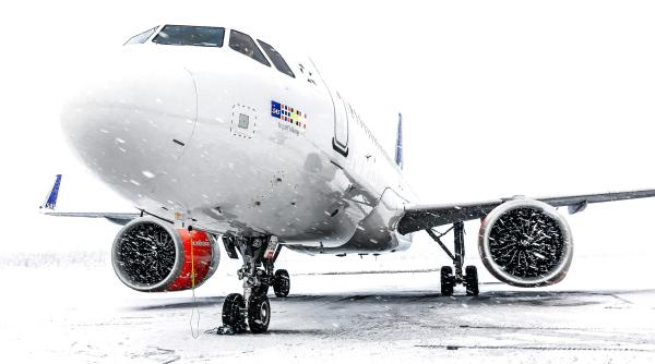 olanda anuleaza luni dimineata 450 de zboruri din cauza zapezii si ghetii