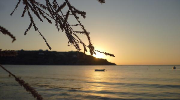 poti locui gratuit pe o insula din grecia cu o singura conditie primesti si o masa pe zi iar utilitatile sunt incluse