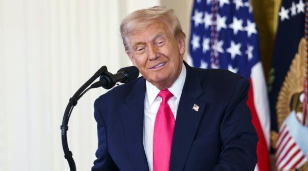 trump ii rade in fata lui putin nu cred ca s a intamplat asa ceva