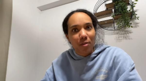 americanca uimita de traditia romaneasca de boboteaza ne vede stropeste si apoi pleaca in treaba lui video