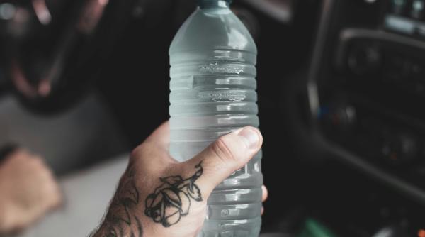 avertisment important pentru cei care beau apa imbuteliata cum iti influenteaza sanatatea
