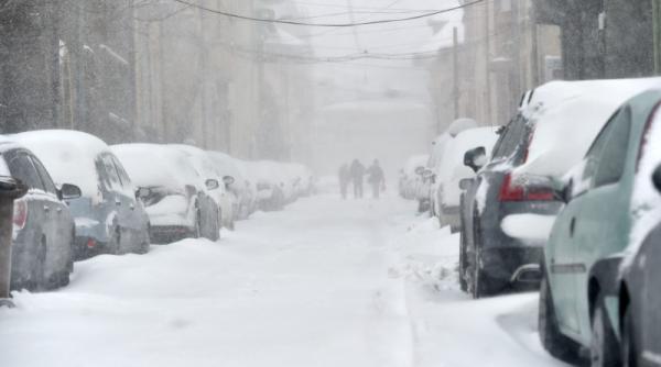 val de aer polar si ciclon mediteranean in romania se raceste accentuat ninge si vantul sufla cu pana la 70 km h