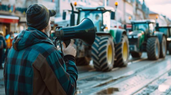 fermierii au intrat cu tractoarele in paris si au ajuns pana la turnul eiffel