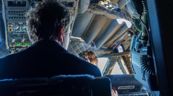 pilotul osiceanu vine cu doua variante de rezolvare a situatiei avionului prezidential