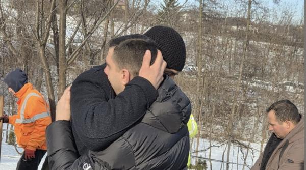 parintele ioan cozma si a condus fiul pe matei singur pe ultimul drum a cedat langa sicriul fiului video