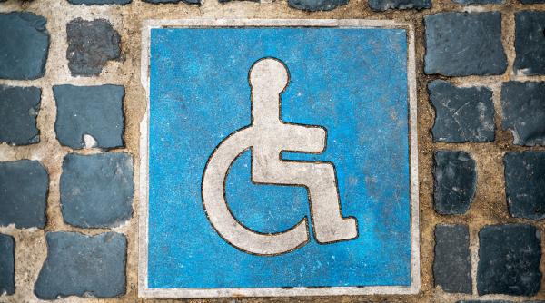 persoanele cu dizabilitati puse laolalta cu posesorii de certificate false presedinta cnd avertizeaza politicienii