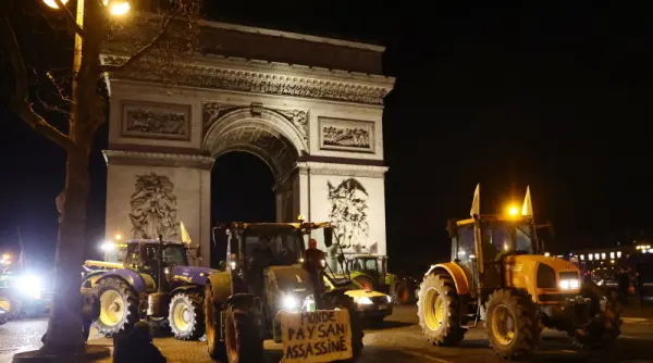 fermierii francezi protesteaza impotriva acordului ue mercosur sute de tractoare pe strazile din paris