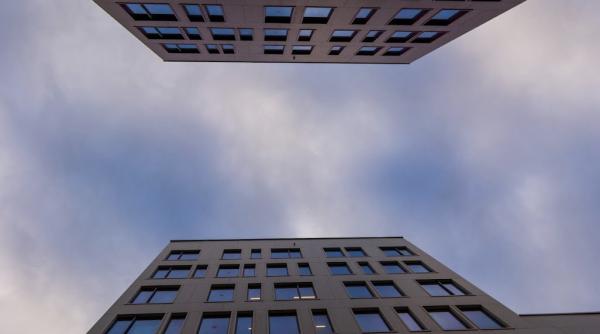 un mare dezvoltator imobiliar sustinut de familii de milionari belgieni pleaca din romania