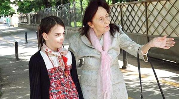 eliza iliescu implineste 21 de ani cum arata fiica adrianei iliescu cea mai in varsta mama din romania