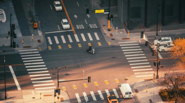 situatie greu de imaginat in intersectiile din sua ce se intampla daca intri in intersectie dar se face verde semaforul pietonilor