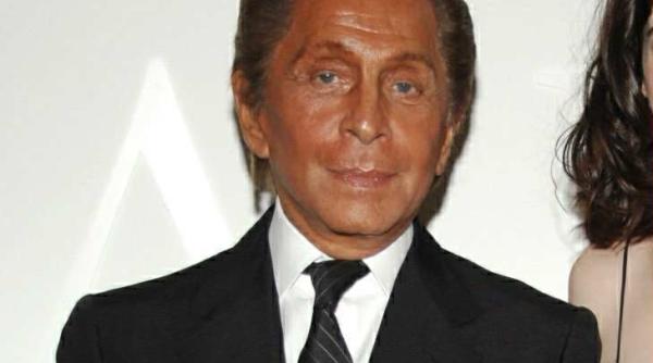 a murit designerul italian valentino icon al modei internationale