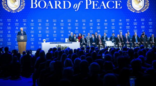 moment istoric la davos donald trump si liderii mondiali au semnat pentru consiliul pacii pe cine a laudat presedintele sua video