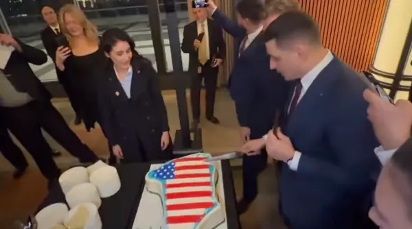 vicepresedintele pe mesaj pentru george simion sa ti stea in gat tortul ala poate era dobrogea in locul groenlandei