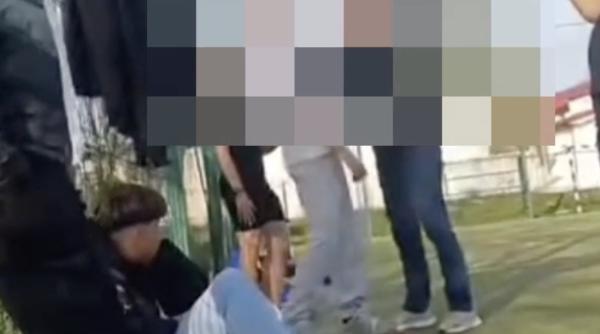 un consilier local filmat cand bate un elev da ti jos pantalonii ce a urmat e halucinant