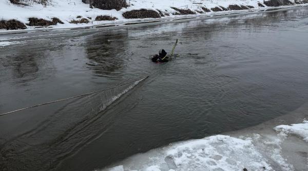 un copil de 4 ani este cautat in raul somes alt minor a fost dus la spital