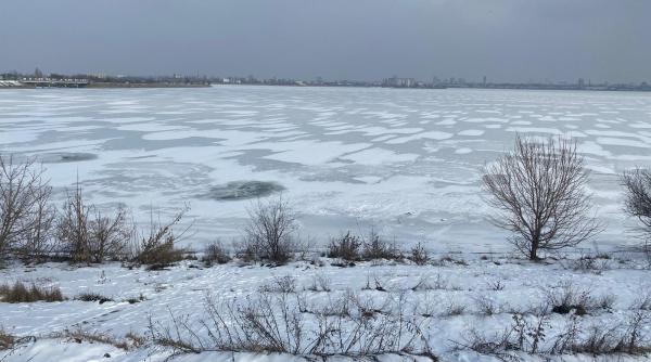 de ce a fost atat de frig in aceasta iarna cum a scapat aerul polar din arctica si a lovit emisfera nordica video