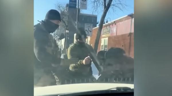 clinton si obama indeamna americanii sa se trezeasca dupa ce politia federala l a omorat pe alex pretti noi imagini video