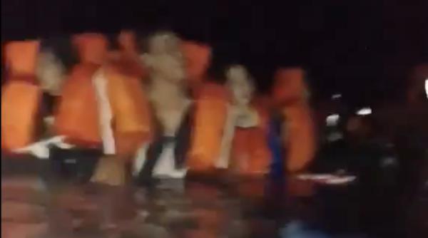 salvare disperata pe mare un feribot cu 342 de pasageri a naufragiat cel putin 8 morti video