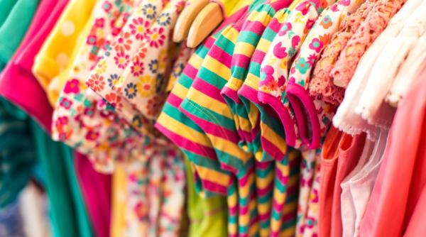 de ce costa mai mult hainele pentru copii povestea din spatele brandului romanesc mon bebe