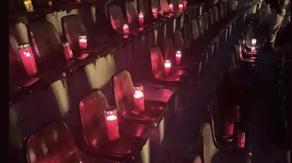 razvan lucescu antrenorul paok salonic cu flori la stadion toti suporterii paok salonic se intorc acasa