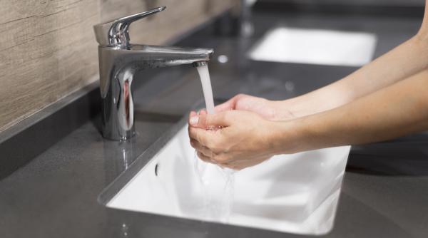 bacterie depistata in reteaua de apa din curtea de arges alte trei localitati afectate avertisment nu e potabila