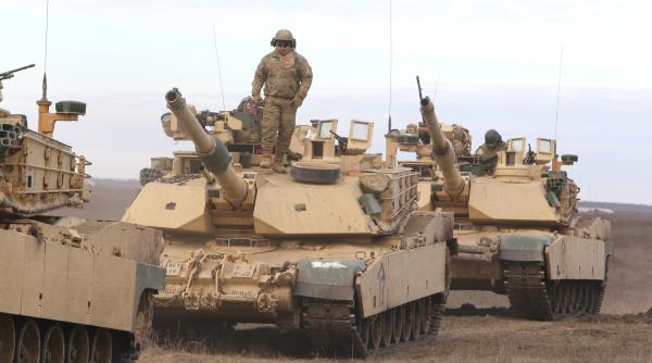 exercitii militare cu tancuri abrams la smardan 7 zile de foc pentru militari romani si americani foto video