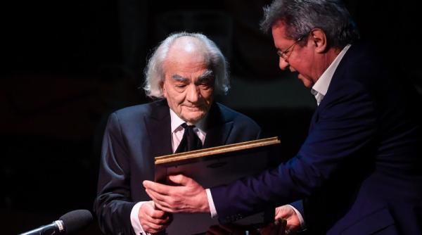 academicianul leon danaila a fost decorat pentru intreaga cariera medicina nu este o meserie ci o misiune