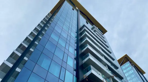 un bloc din craiova construit langa depozitele de munitie cu aviz acum afecteaza traiectoria radarului de la carcea