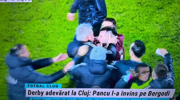 imagini ireale la cfr cluj u cluj antrenorul bergodi i a lovit pe cordea si muhar jucatorii cfr ului