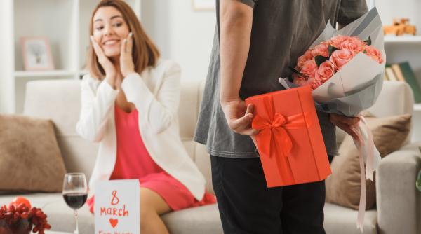 Cine cheltuie mai mult de Valentine's: Bărbații sau femeile?