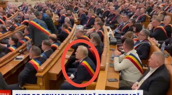 un primar a purtat un ceas de 30 000 de euro la intalnirea cu ilie bolojan in plina greva la primarii