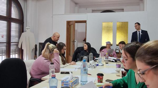 viitorii profesionisti ai comunicarii fata in fata cu realitatea din redactie