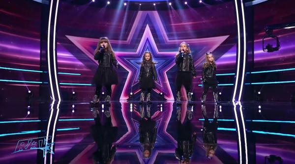 un grup de fetite a starnit hohote de ras pe scena romanii au talent in zece ani vom canta la untold