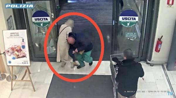 rapire in supermarket un roman a atacat o fetita de un an si jumatate a smuls o din mainile mamei ei video