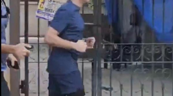 emmanuel macron surprins alergand pe strazile din mumbai imaginile virale din india fac senzatie in online video