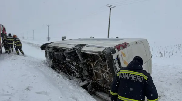 un microbuz cu 16 persoane s a rasturnat in giurgiu planul rosu de interventie activat